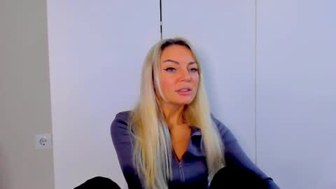 Adriana online show from March 2025 06:48:01 PM