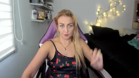 Adriana Paredes  online show from July 2026 01:07:01 PM
