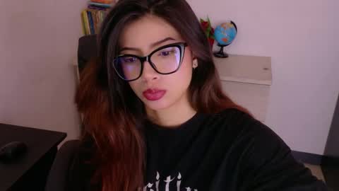 Snapshot of adrianna5_ chatting on May 2026 09:03:02 AM Adriana online show from May 2026 09:03:02 AM