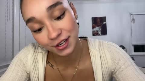 Snapshot of adriannarodriguez chatting on February 2025 02:47:02 AM Adrianna online show from February 2025 02:47:02 AM