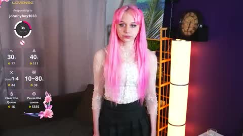 Snapshot of adrianneschinke chatting on January 2026 03:43:01 AM Hello im Dana online show from January 2026 03:43:01 AM