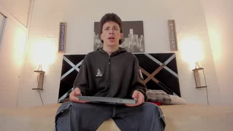 Adrian online show from November 2025 04:34:02 AM