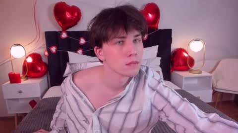 adrianoaubert online show from February 2025 10:12:02 AM