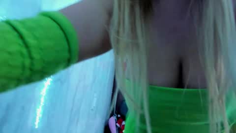 adriiana_fox_ online show from December 2025 04:49:02 PM