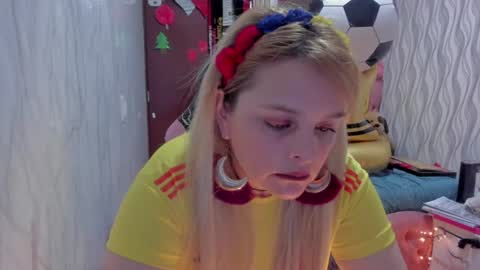 adriiana_fox_ online show from June 2026 04:05:02 PM