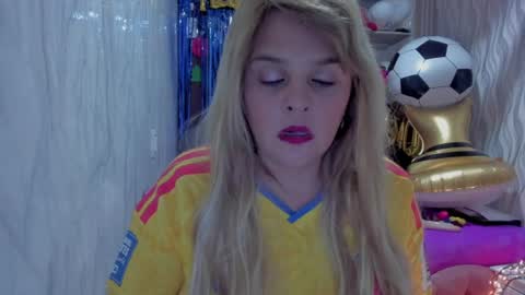 adriiana_fox_ online show from June 2026 06:20:02 PM