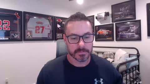 adventrs_fun online show from April 2026 09:16:02 PM