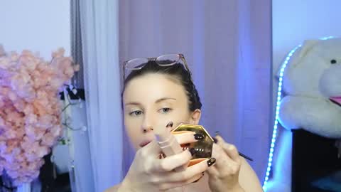 Aelia online show from March 2026 06:24:02 PM