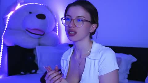 Aelia online show from April 2026 05:37:01 PM