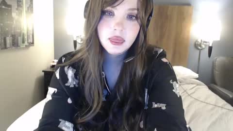 aeris ellie online show from October 2025 03:59:02 AM