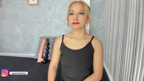 Agatadelphine online show from December 2025 01:42:01 PM