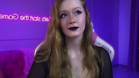 Snapshot of agatafoxley chatting on May 2026 06:32:01 AM AgataFoxley online show from May 2026 06:32:01 AM