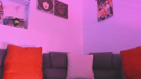 Camila     2 online show from February 2025 11:41:01 PM