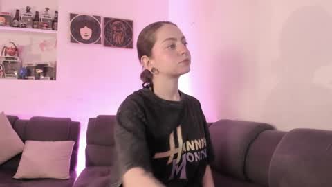 Camila     2 online show from April 2026 12:08:02 AM