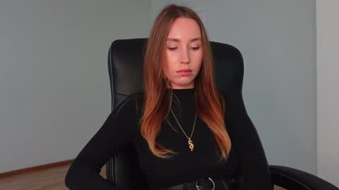 Agelina Lilly Laura online show from October 2025 02:07:01 PM