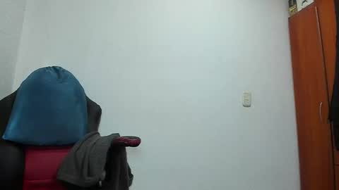 Agustin online show from November 2025 06:41:02 PM