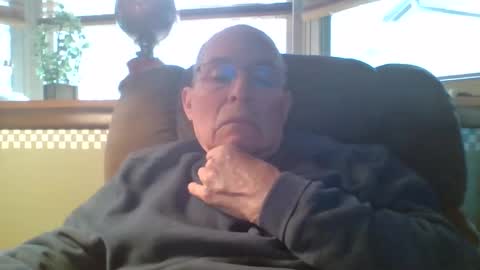 aguynrkfrd online show from November 2025 05:28:02 PM