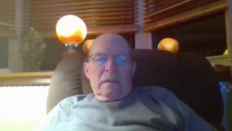 aguynrkfrd online show from November 2025 10:37:02 AM