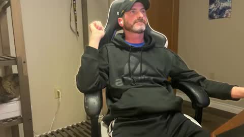 Snapshot of ah_shucks_ chatting on April 2026 03:18:01 AM AhShucks online show from April 2026 03:18:01 AM