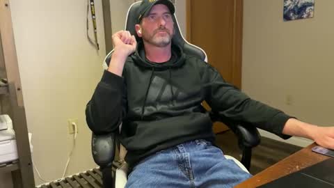 Snapshot of ah_shucks_ chatting on April 2026 04:31:01 AM AhShucks online show from April 2026 04:31:01 AM