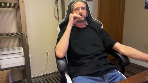 Snapshot of ah_shucks_ chatting on April 2026 03:37:02 AM AhShucks online show from April 2026 03:37:02 AM