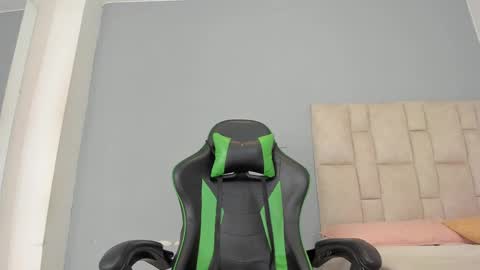 karoline  online show from February 2025 10:14:01 PM