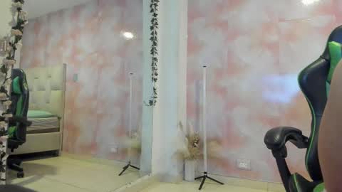 karoline  online show from September 2025 07:37:02 PM