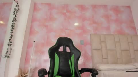 karoline  online show from April 2026 11:05:02 PM