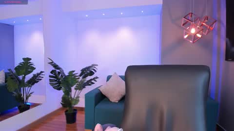 aidajoness online show from November 2025 12:05:02 PM