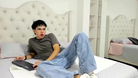 Aiden  online show from January 2025 12:05:02 PM