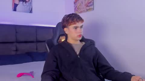 Aiden  online show from October 2025 01:29:01 PM