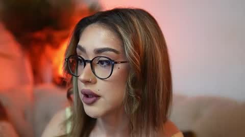 Snapshot of aileenaxa chatting on April 2026 08:22:01 PM Aileen online show from April 2026 08:22:01 PM