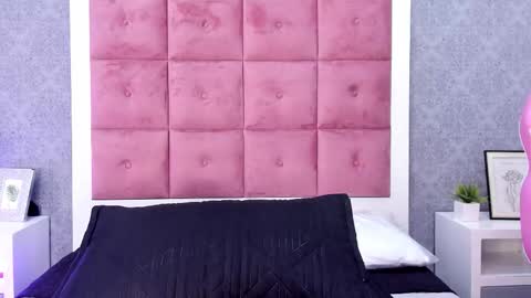 Ailen online show from November 2025 01:00:01 PM