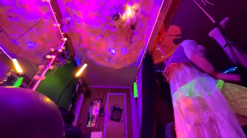 Snapshot of aimeebutton chatting on November 2025 02:10:01 AM online show from November 2025 02:10:01 AM