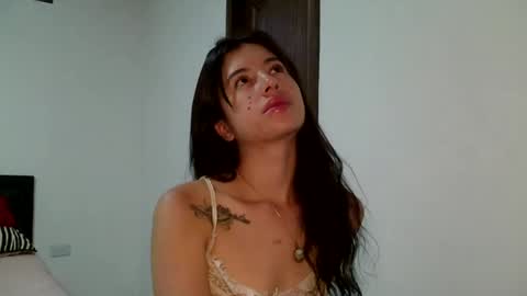 Snapshot of aine_ileana chatting on September 2025 01:11:02 PM J online show from September 2025 01:11:02 PM