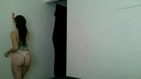 J  online show from April 2026 06:52:02 PM