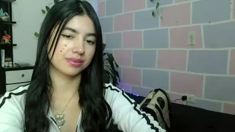 Snapshot of aine_ileana chatting on July 2026 05:42:01 PM J online show from July 2026 05:42:01 PM