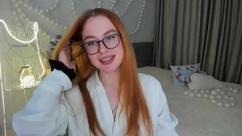 Snapshot of airysilhouette chatting on December 2025 06:01:02 PM Louise online show from December 2025 06:01:02 PM