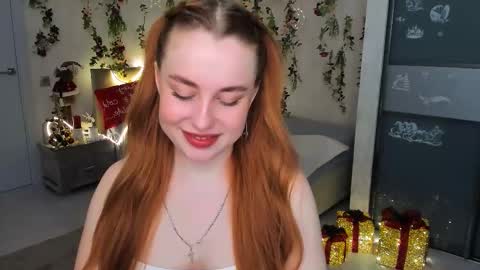 Snapshot of airysilhouette chatting on December 2025 04:07:02 AM Louise online show from December 2025 04:07:02 AM