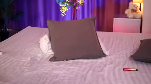 Lora online show from February 2025 12:36:02 PM