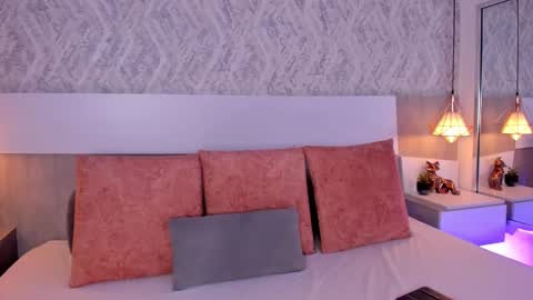 Aisha online show from March 2025 06:48:01 PM