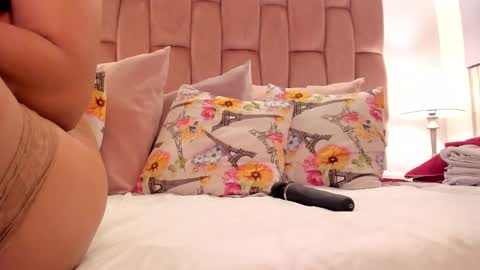 aisha  online show from January 2026 07:19:02 PM