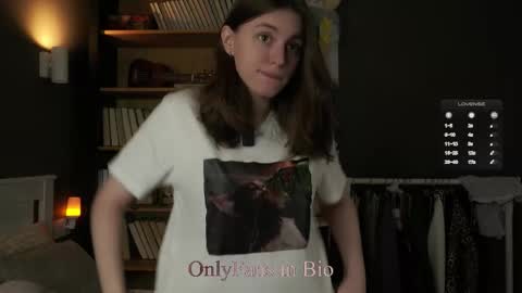 Snapshot of aislyfarran chatting on February 2026 01:15:01 AM Aliza online show from February 2026 01:15:01 AM