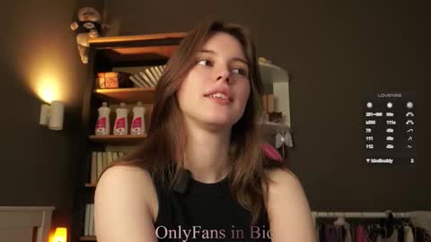 Snapshot of aislyfarran chatting on February 2026 01:09:02 AM Aliza online show from February 2026 01:09:02 AM