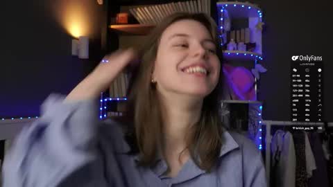 Snapshot of aislyfarran chatting on February 2026 01:17:01 AM Aliza online show from February 2026 01:17:01 AM