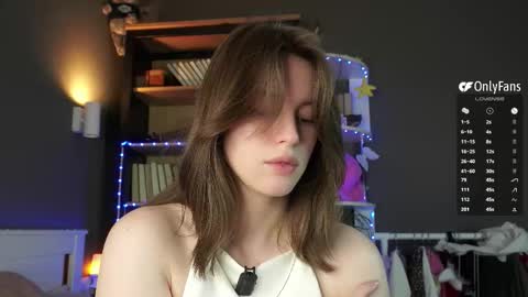 Snapshot of aislyfarran chatting on February 2026 01:07:02 AM Aliza online show from February 2026 01:07:02 AM