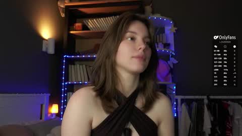 Snapshot of aislyfarran chatting on February 2026 01:14:01 AM Aliza online show from February 2026 01:14:01 AM