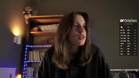 Snapshot of aislyfarran chatting on February 2026 01:05:02 AM Aliza online show from February 2026 01:05:02 AM