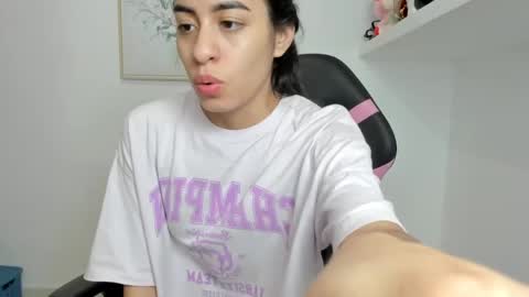 Snapshot of aitana05 chatting on March 2025 12:20:02 AM VALENTINA independent online show from March 2025 12:20:02 AM