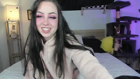 Snapshot of aivie chatting on November 2025 07:14:01 AM Aivie Pink online show from November 2025 07:14:01 AM